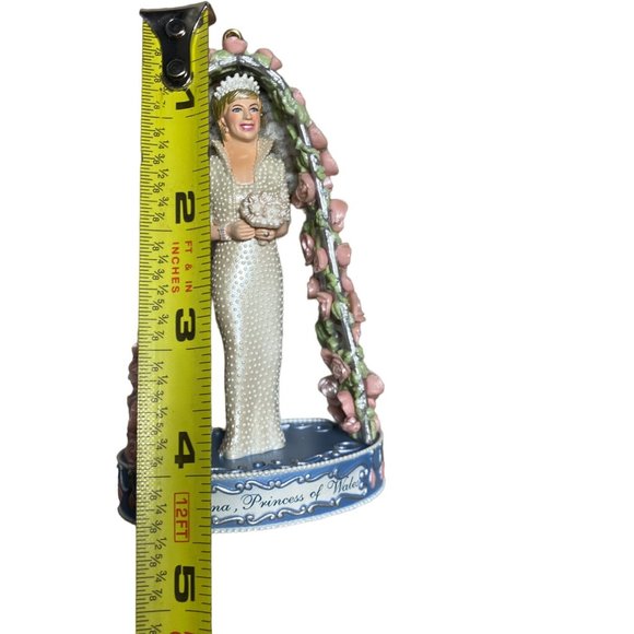 Carlton Cards Heirloom Collection Princess Diana Figurine Ornament - Picture 13 of 13